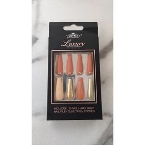 Press on nails with rhinestones